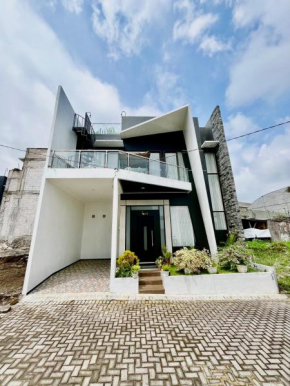 Arrayyan Executive Village C-02 Cozy Corner